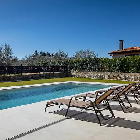 Levita With Pool וילה *