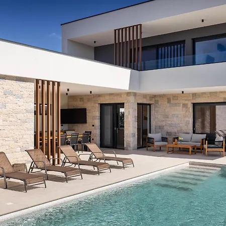 Levita With Pool וילה *