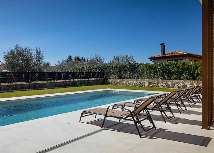 Levita With Pool Villa *