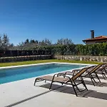 Levita With Pool Villa *