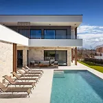 Villa Levita With Pool Poreč